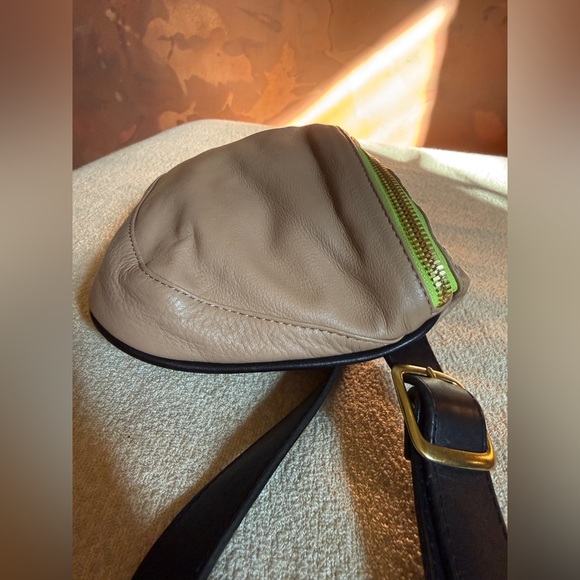 Clare V leather Fanny neon trim - Picture 4 of 8